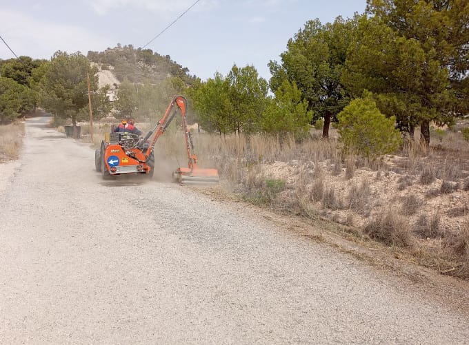 LIMPIEZA Y DESBROCE DE CAMINOS