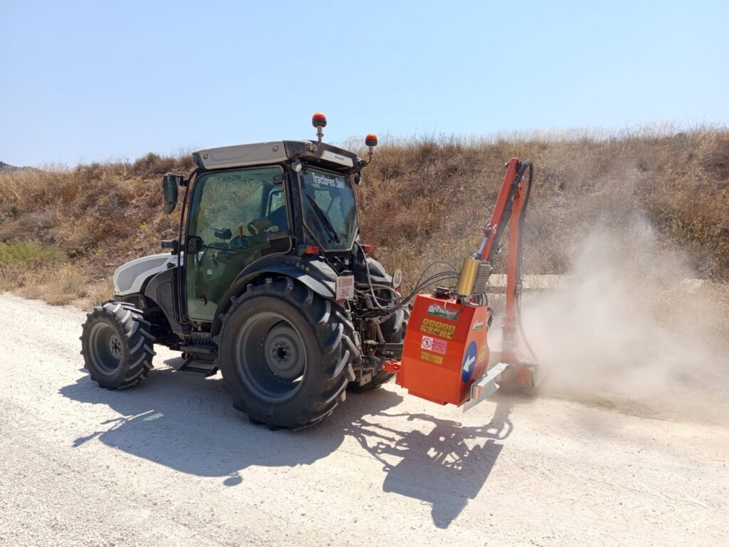 NETEJA I DESBROSSAMENT DE CAMINS